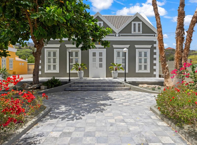 Scharloo 41 - Triangle Group Curacao